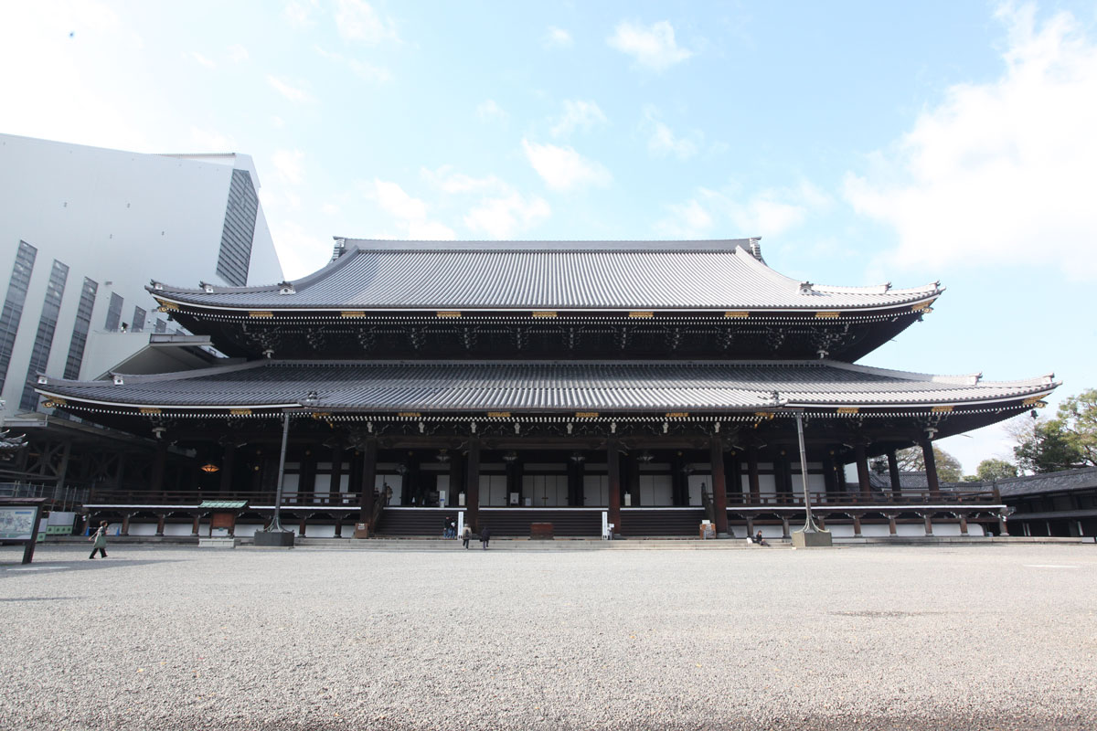 図1 御影堂正面全景（写真提供：東本願寺）