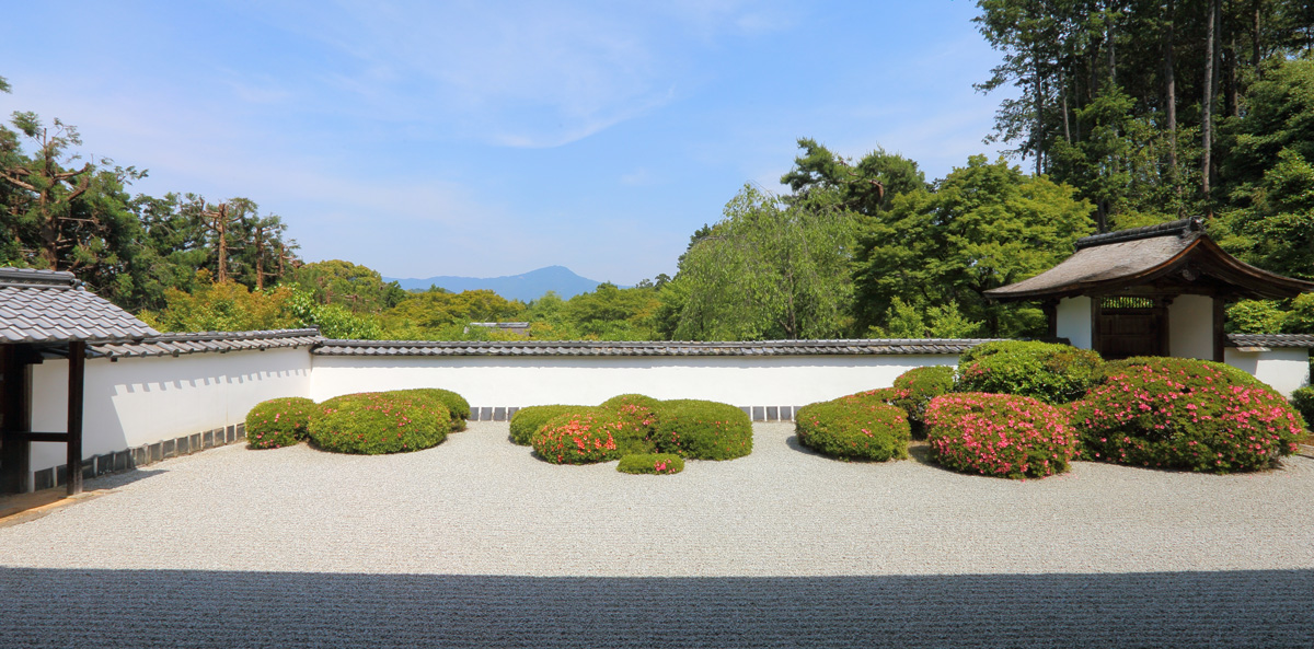 正伝寺庭園（庭園と比叡山の借景）
